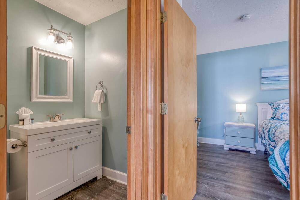 Photo of Bathroom in Lincoln Beach