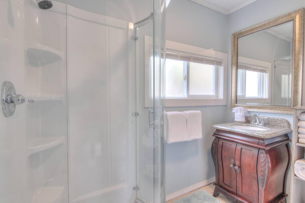 Photo of Bathroom in Roads End