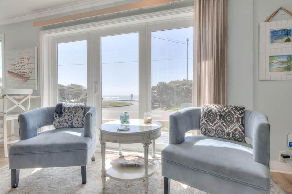 Photo of Livingroom in Roads End