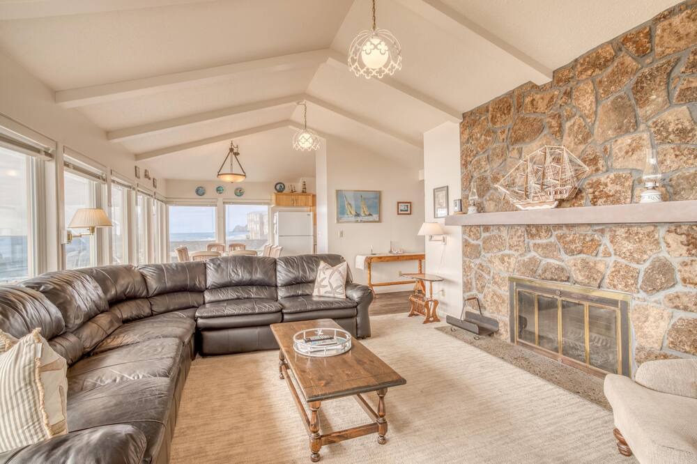 Photo of Livingroom in Lincoln City