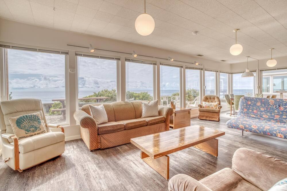 Photo of Livingroom in Lincoln City
