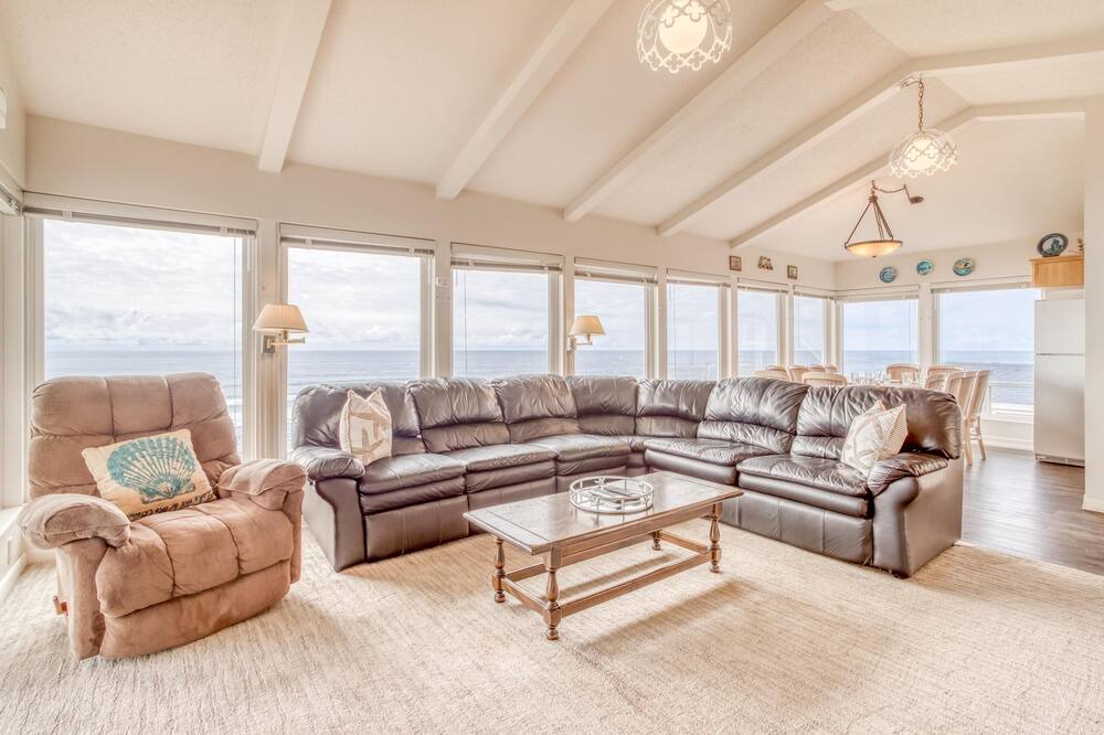 Photo of Livingroom in Lincoln City