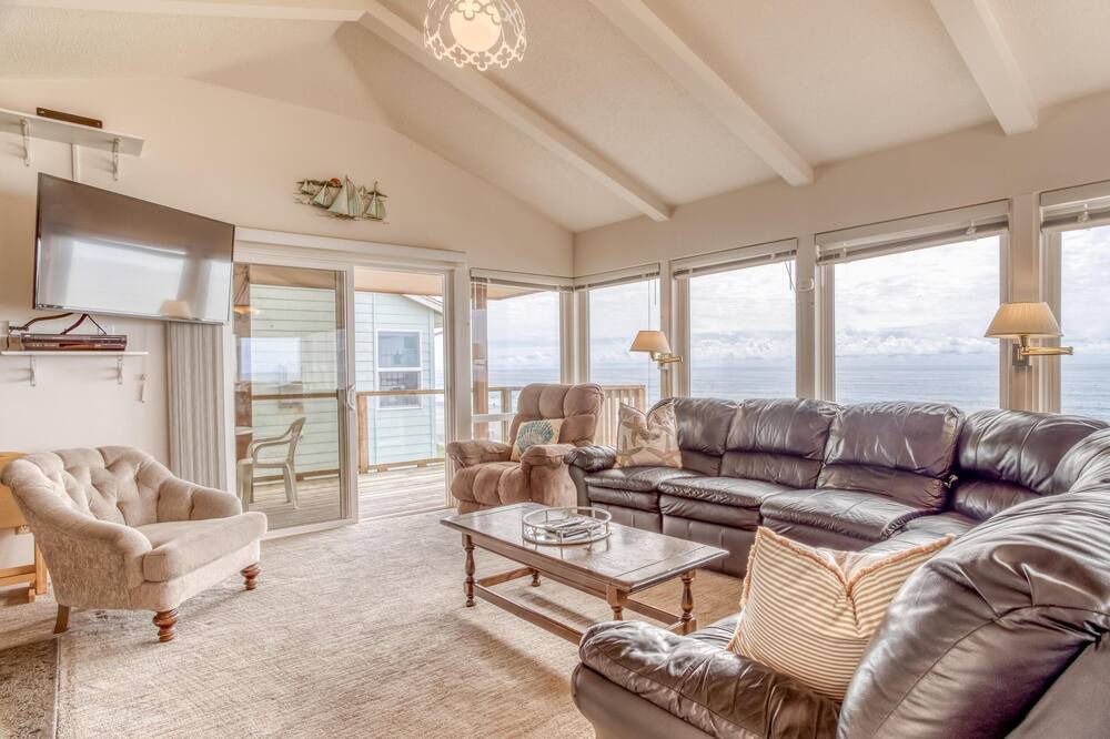 Photo of Livingroom in Lincoln City