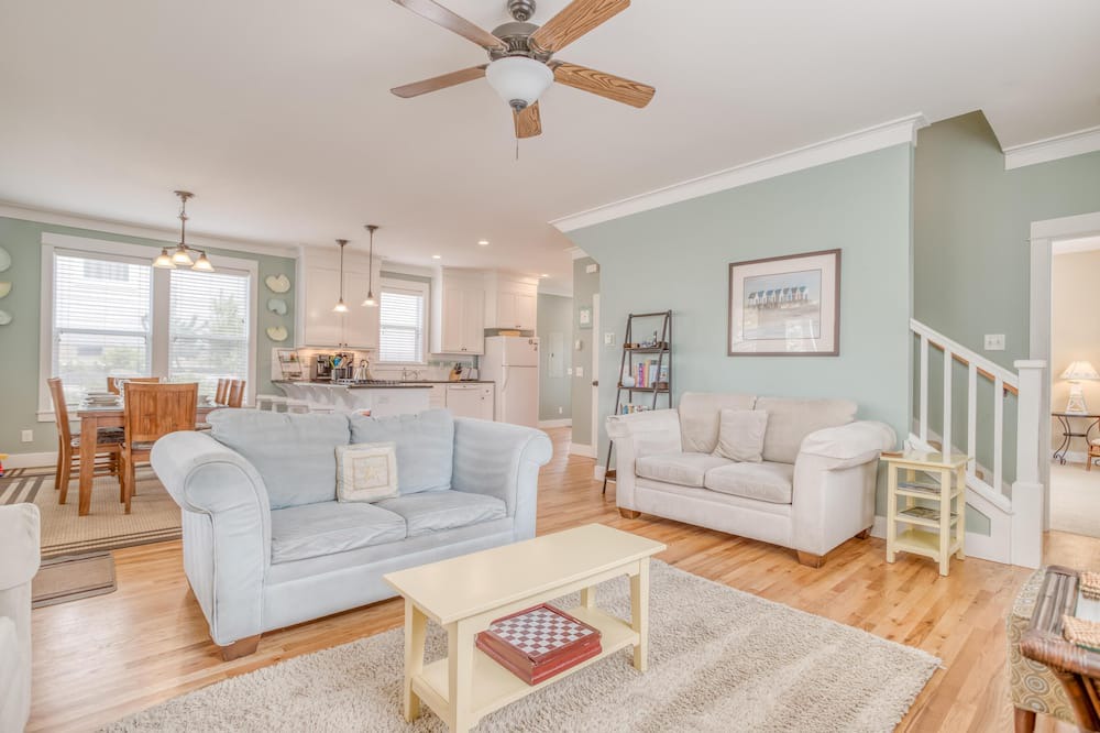 Photo of Livingroom in Olivia Beach