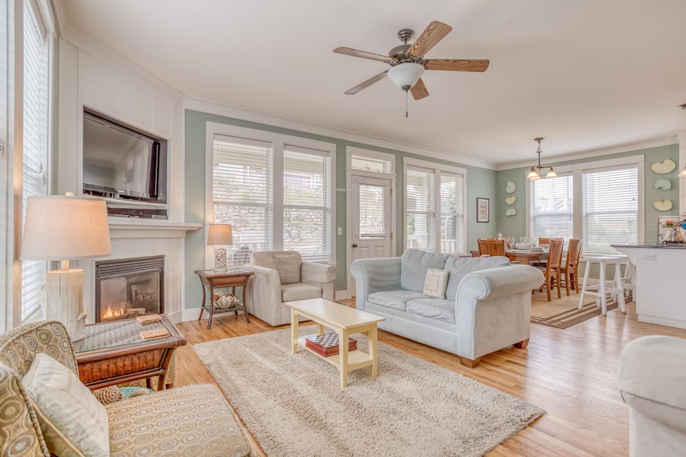 Photo of Livingroom in Olivia Beach