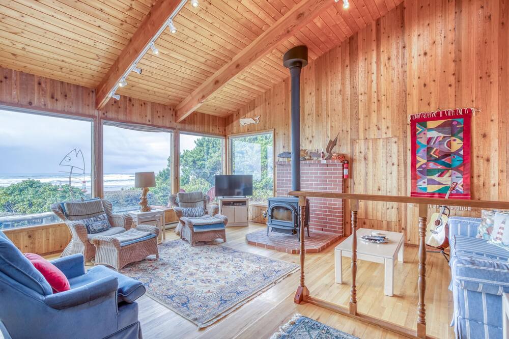 Photo of Livingroom in Seal Rock