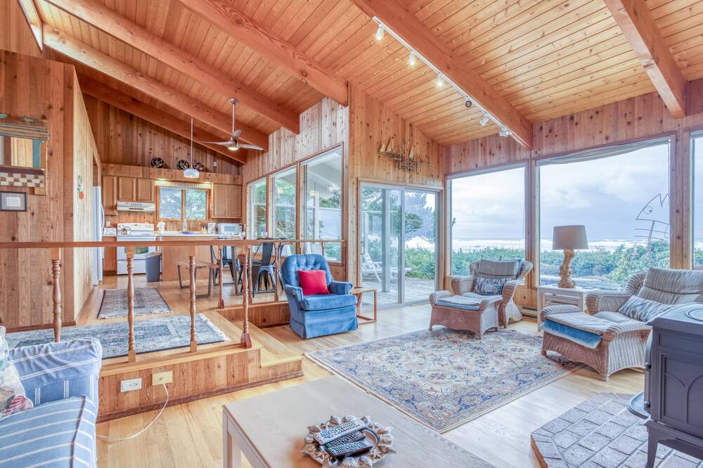 Photo of Livingroom in Seal Rock
