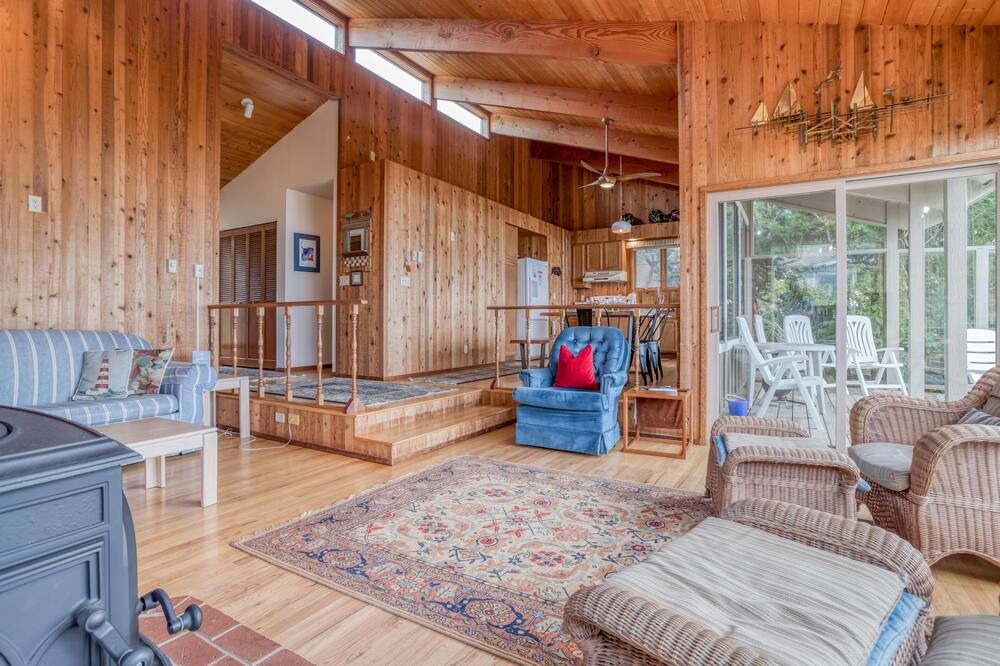 Photo of Livingroom in Seal Rock