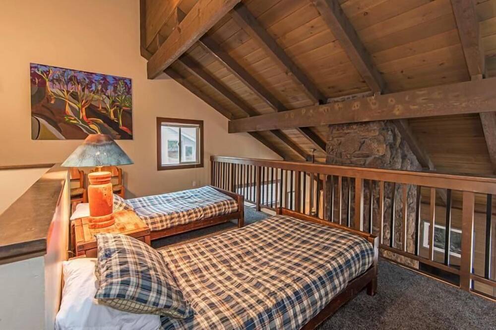 Photo of Bedroom in Overlook Park