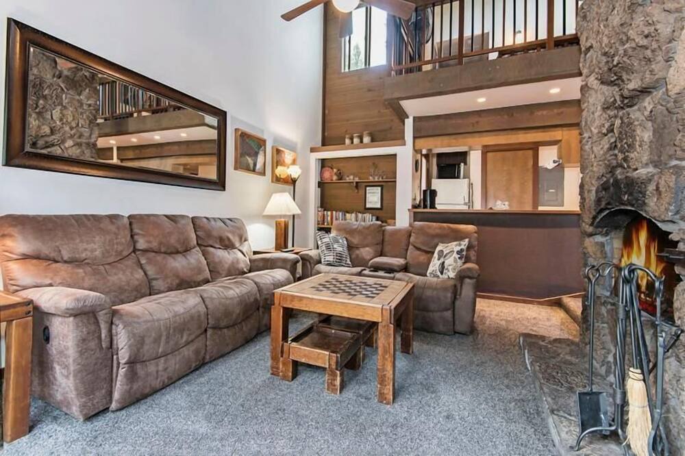 Photo of Livingroom in Overlook Park
