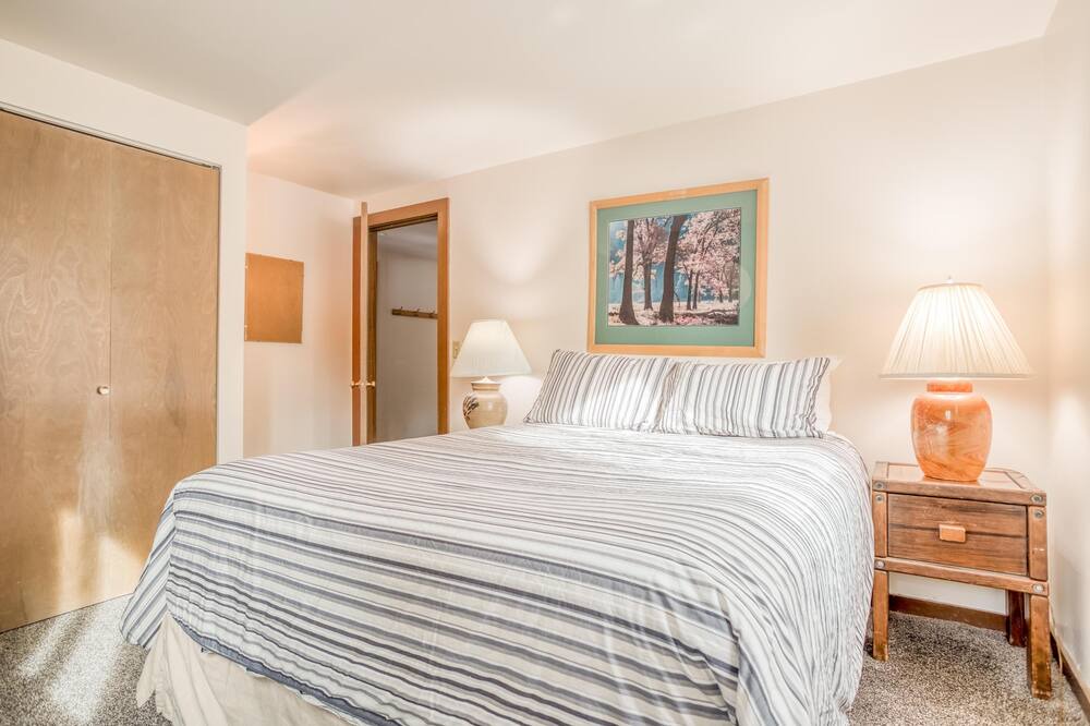 Photo of Bedroom in Overlook Park