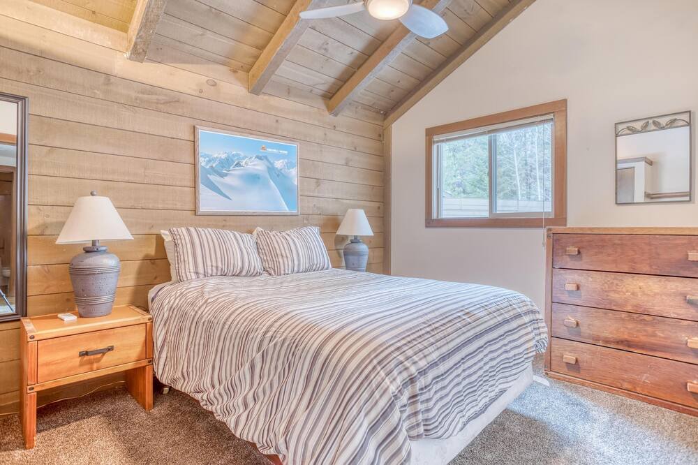 Photo of Bedroom in Overlook Park
