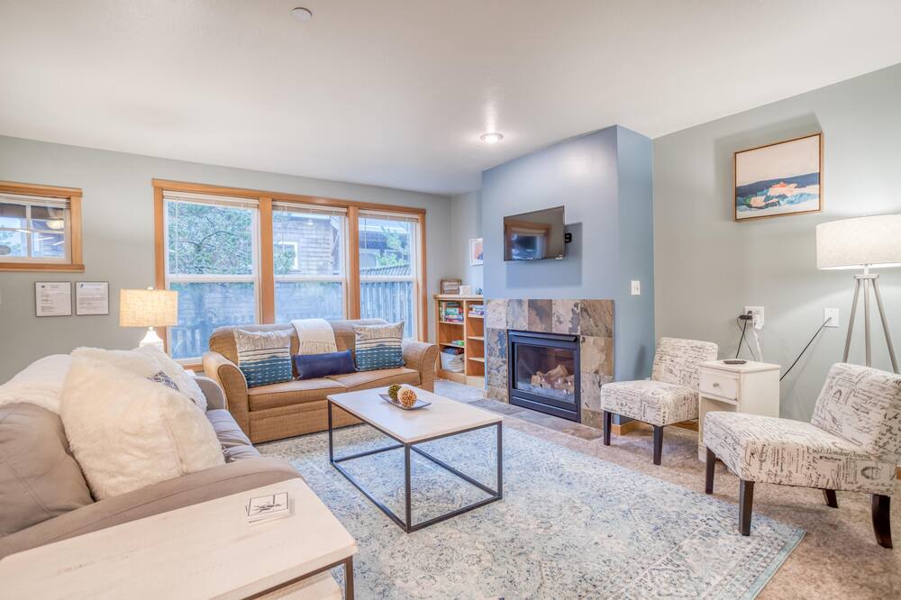 Photo of Livingroom in Shorepine Village