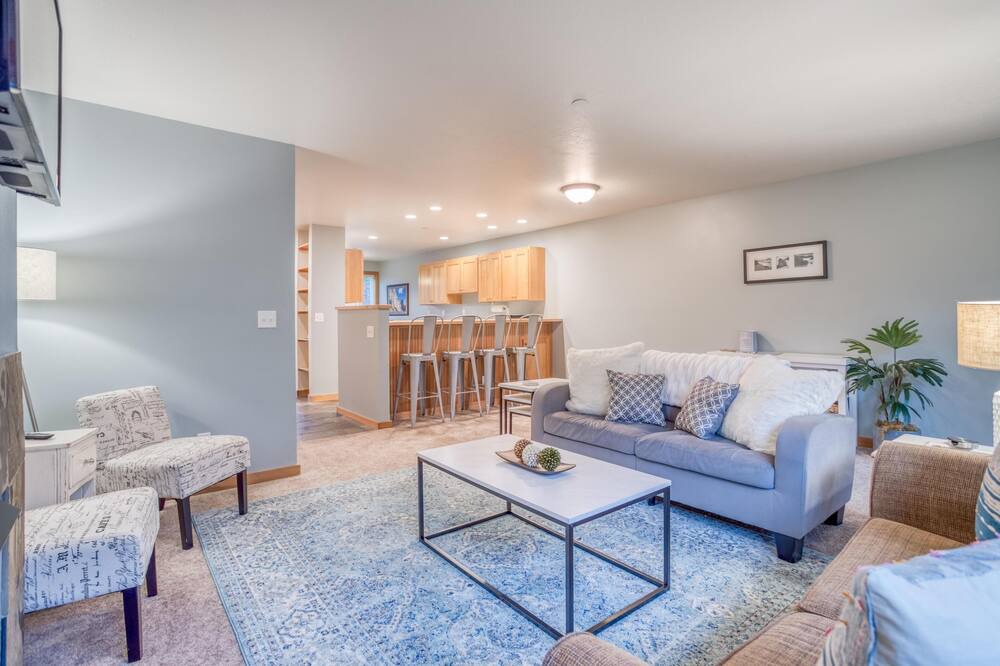 Photo of Livingroom in Shorepine Village