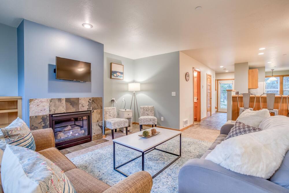 Photo of Livingroom in Shorepine Village