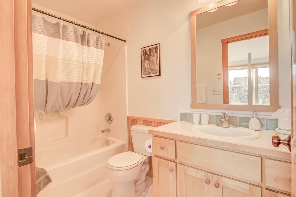 Photo of Bathroom in Shorepine Village