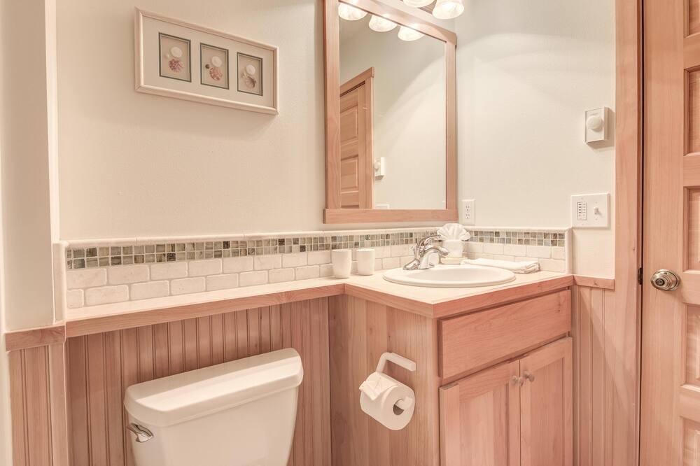 Photo of Bathroom in Shorepine Village
