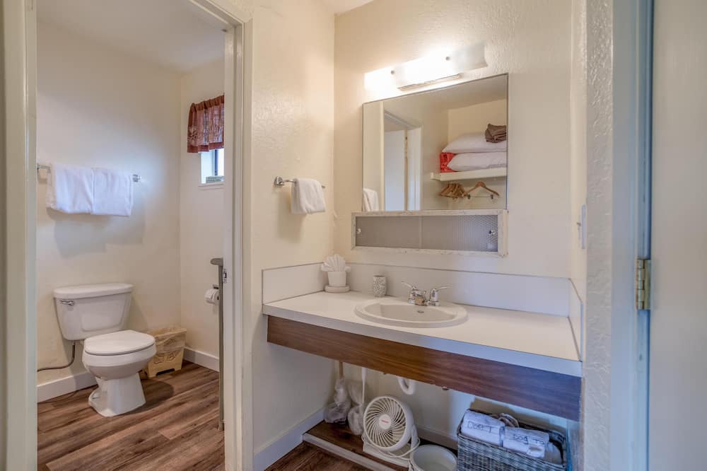 Photo of Bathroom in Neskowin