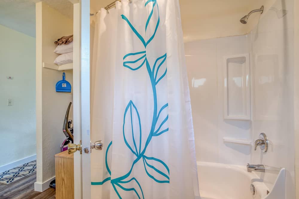 Photo of Bathroom in Neskowin