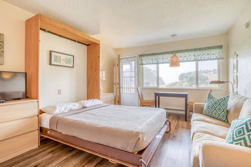 Photo of Bedroom in Neskowin