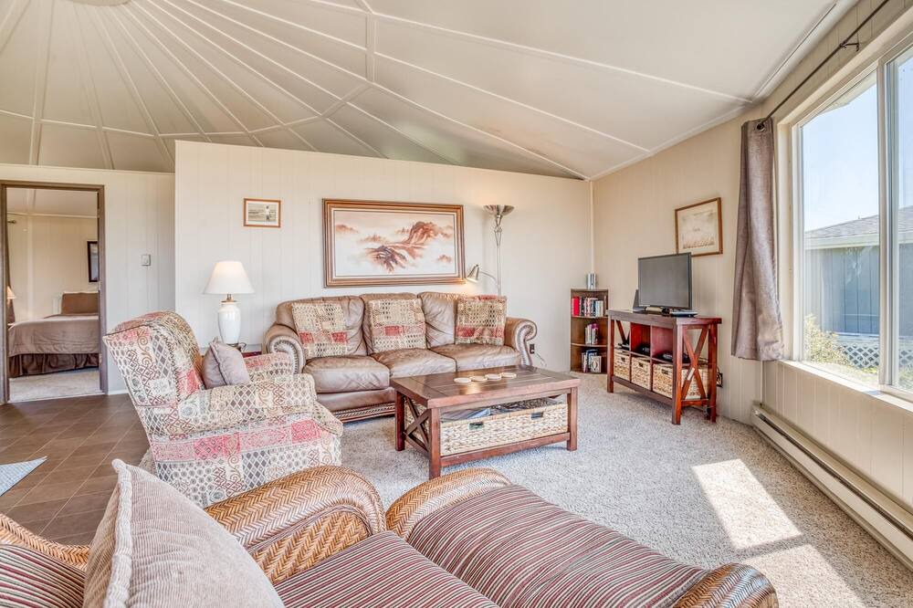 Photo of Livingroom in Bayshore
