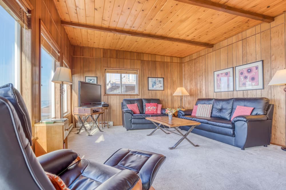 Photo of Livingroom in Seal Rock