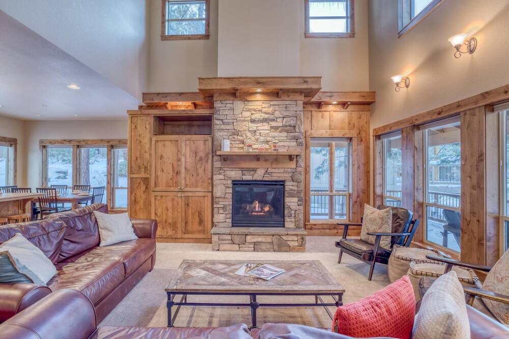Photo of Livingroom in RiverWild