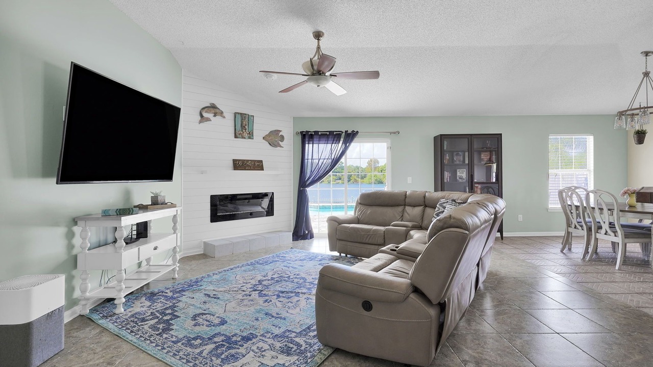 Photo of Livingroom in Girvin