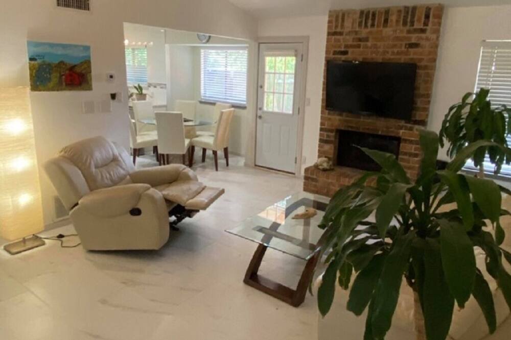 Photo of Livingroom in Bee Cave Woods