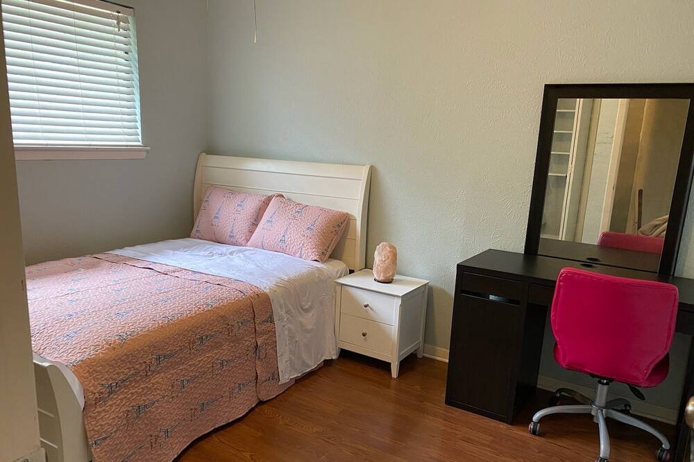 Photo of Bedroom in Bee Cave Woods