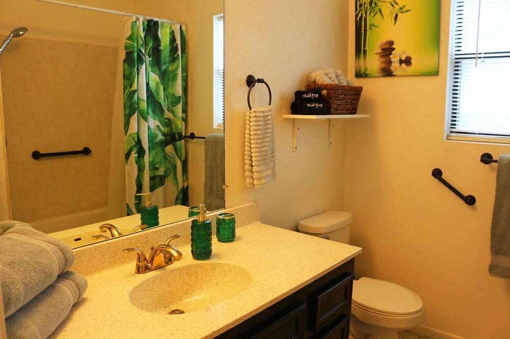 Photo of Bathroom in Manor