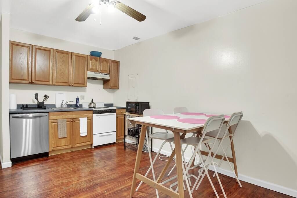 Photo of Kitchen in Graduate Hospital