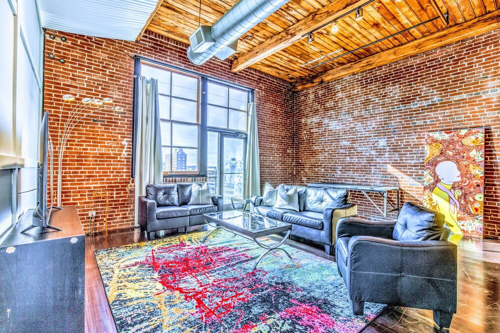 Photo of Livingroom in Downtown West