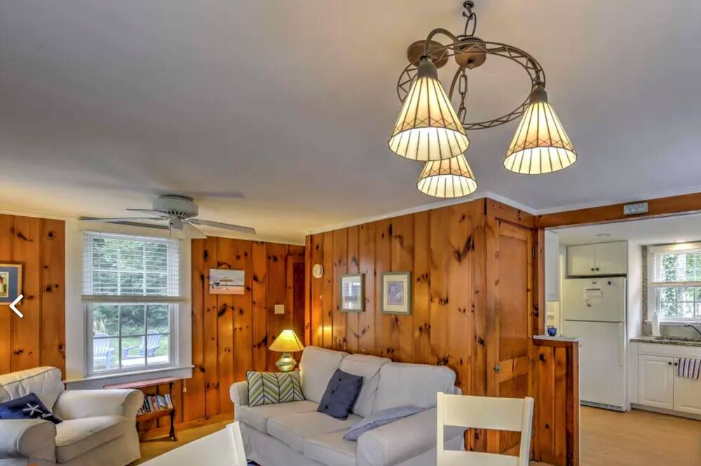 Photo of Livingroom in Campground Landing
