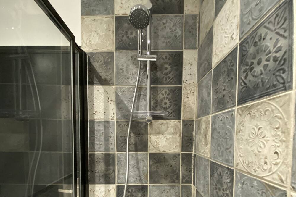 Photo of Bathroom in Saint-Hilaire-Saint-Florent