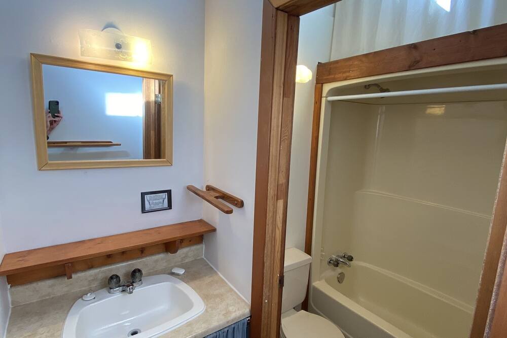Photo of Bathroom in Sioux Narrows Nestor Falls