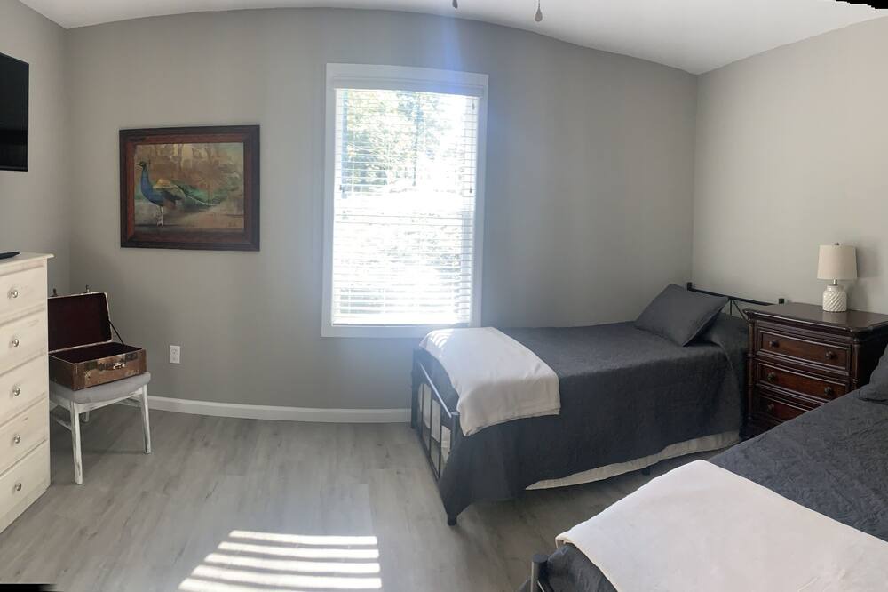 Photo of Bedroom in Benton