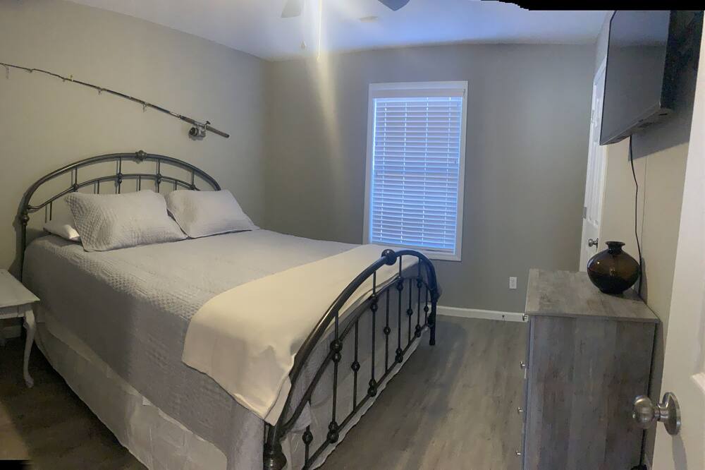 Photo of Bedroom in Benton