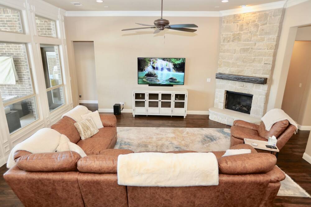 Photo of Livingroom in Keller