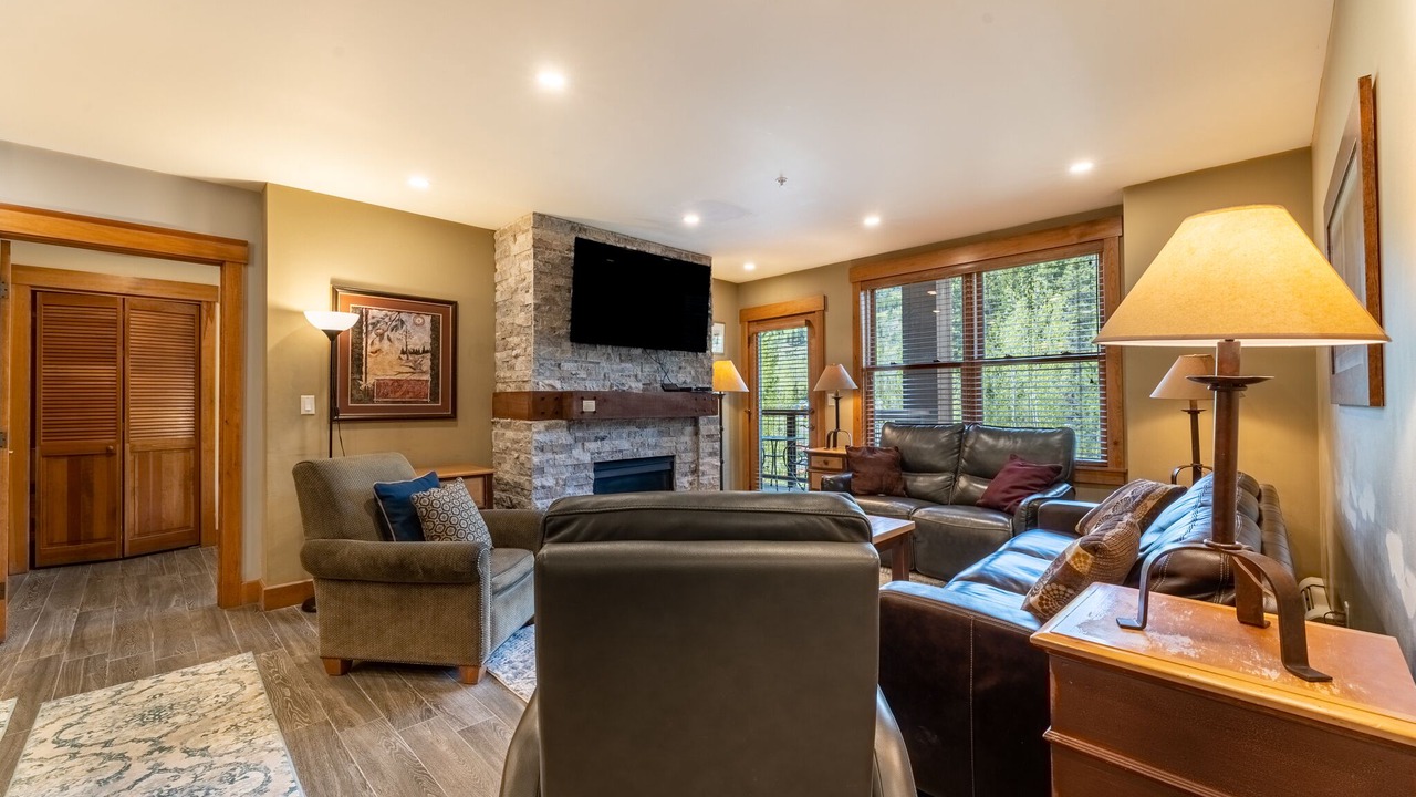Photo of Livingroom in River Run