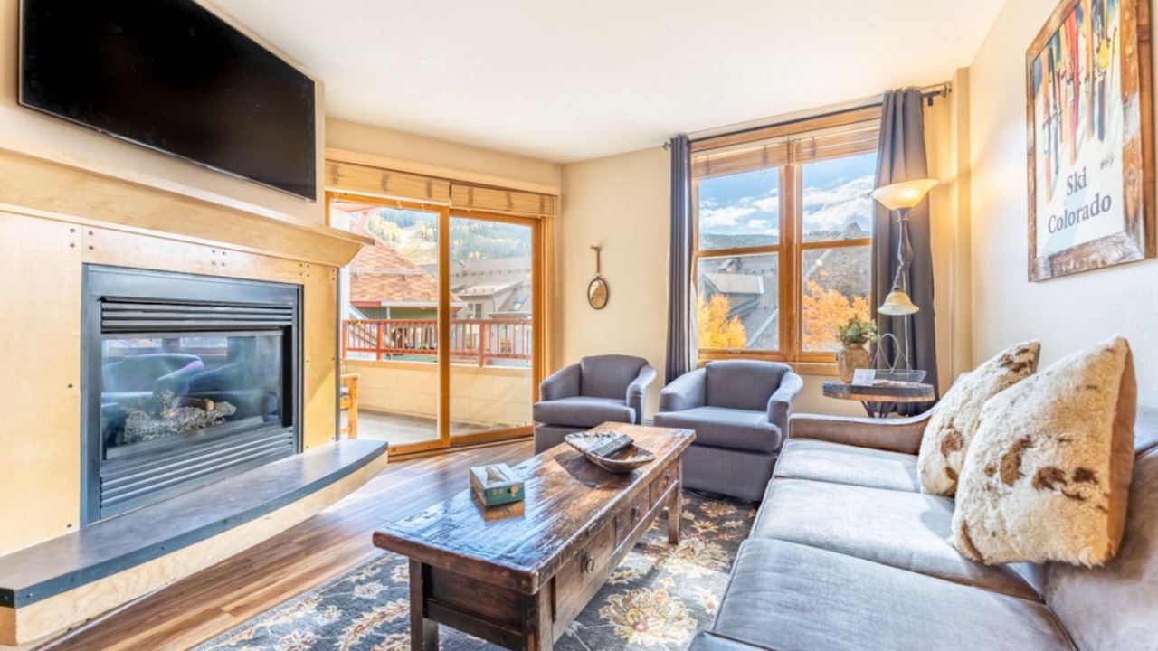 Photo of Livingroom in River Run