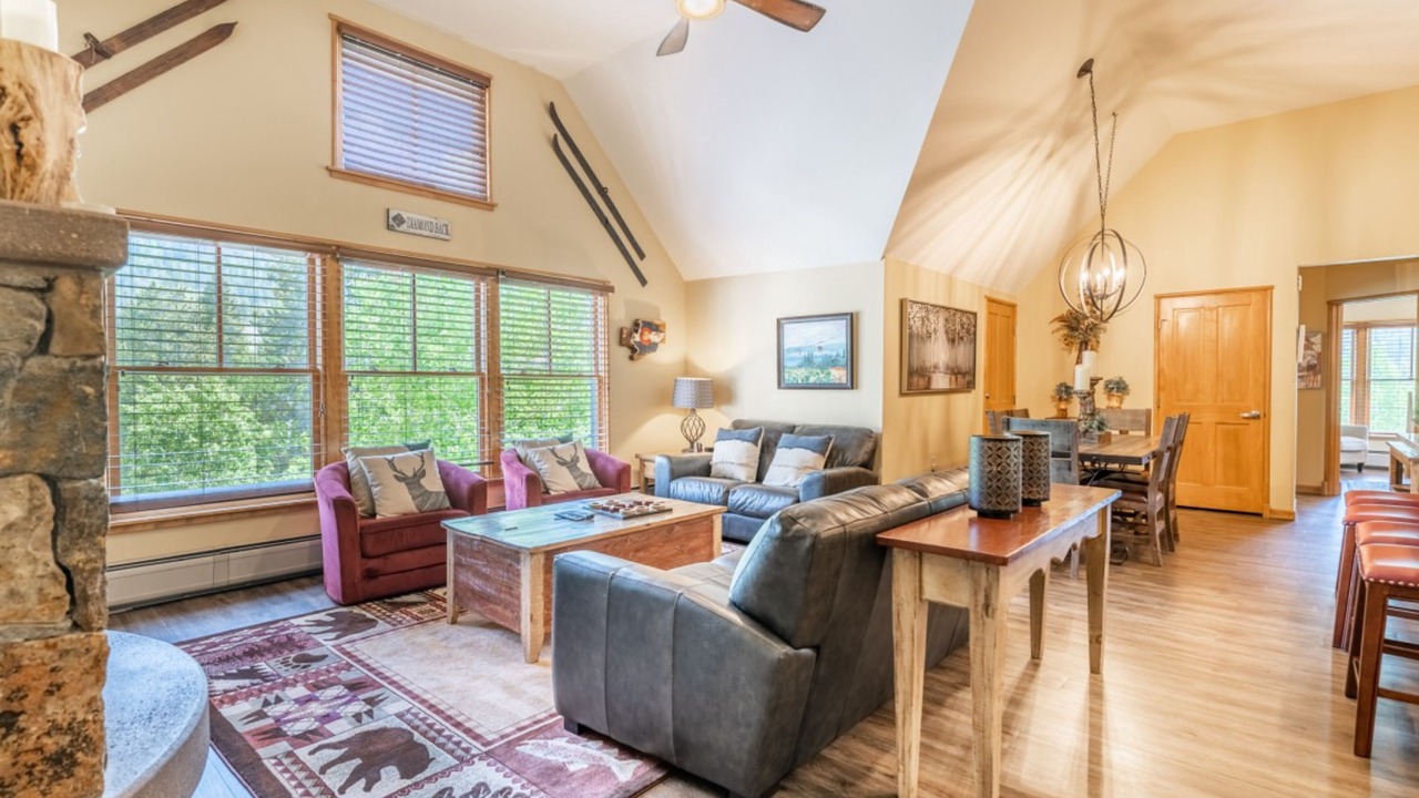 Photo of Livingroom in River Run
