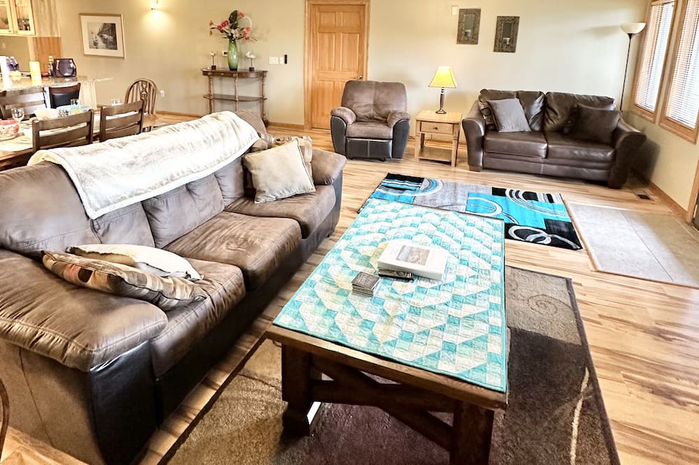 Photo of Livingroom in Arkdale