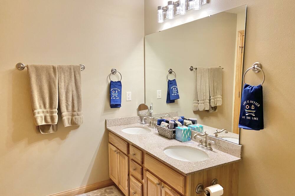 Photo of Bathroom in Arkdale