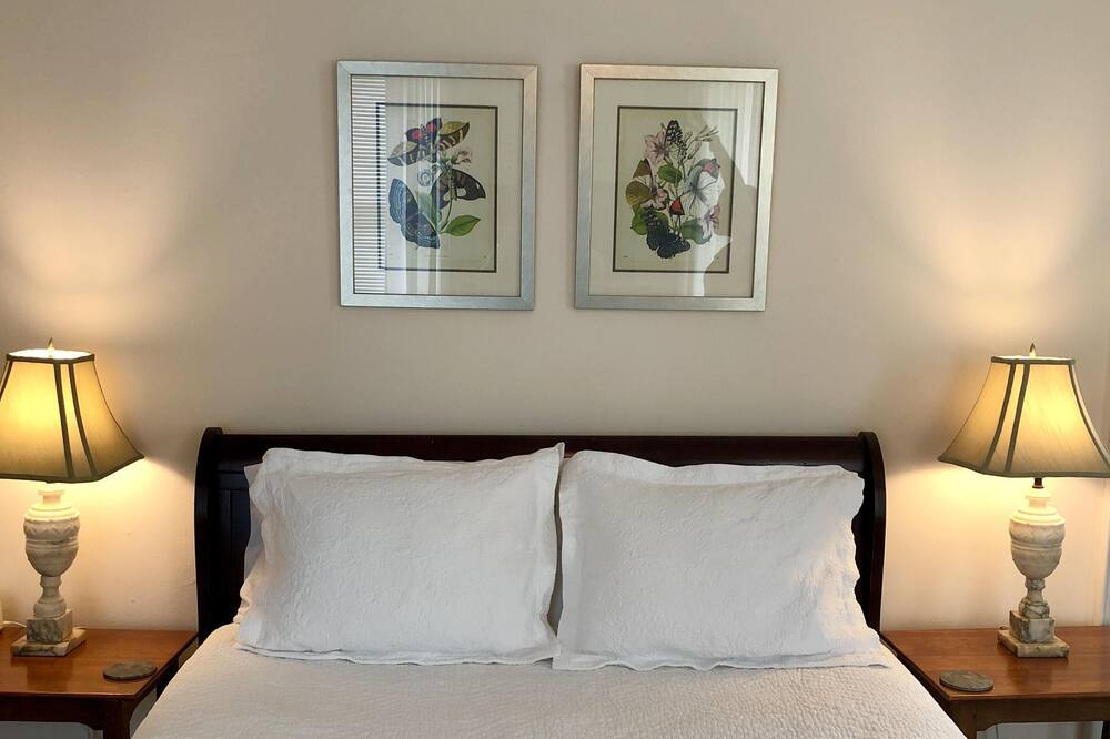 Photo of Bedroom in Lansing