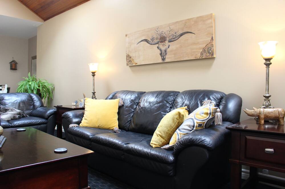 Photo of Livingroom in Dundas