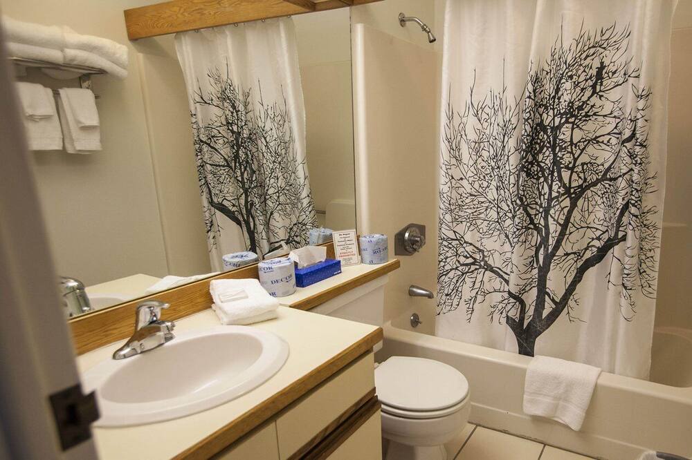 Photo of Bathroom in Warren