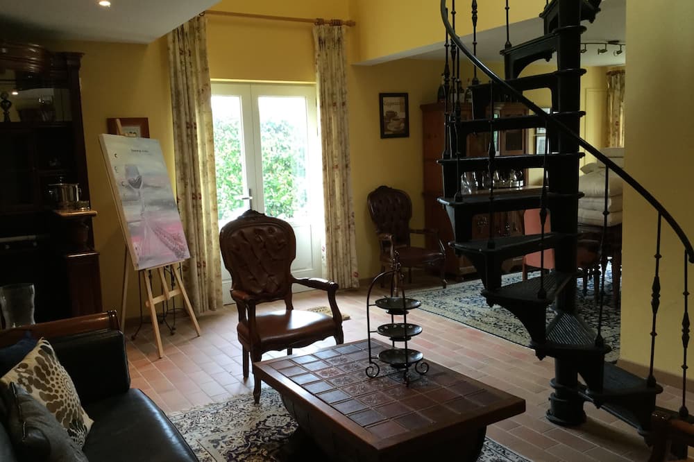 Photo of Livingroom in Saint-Pey-de-Castets