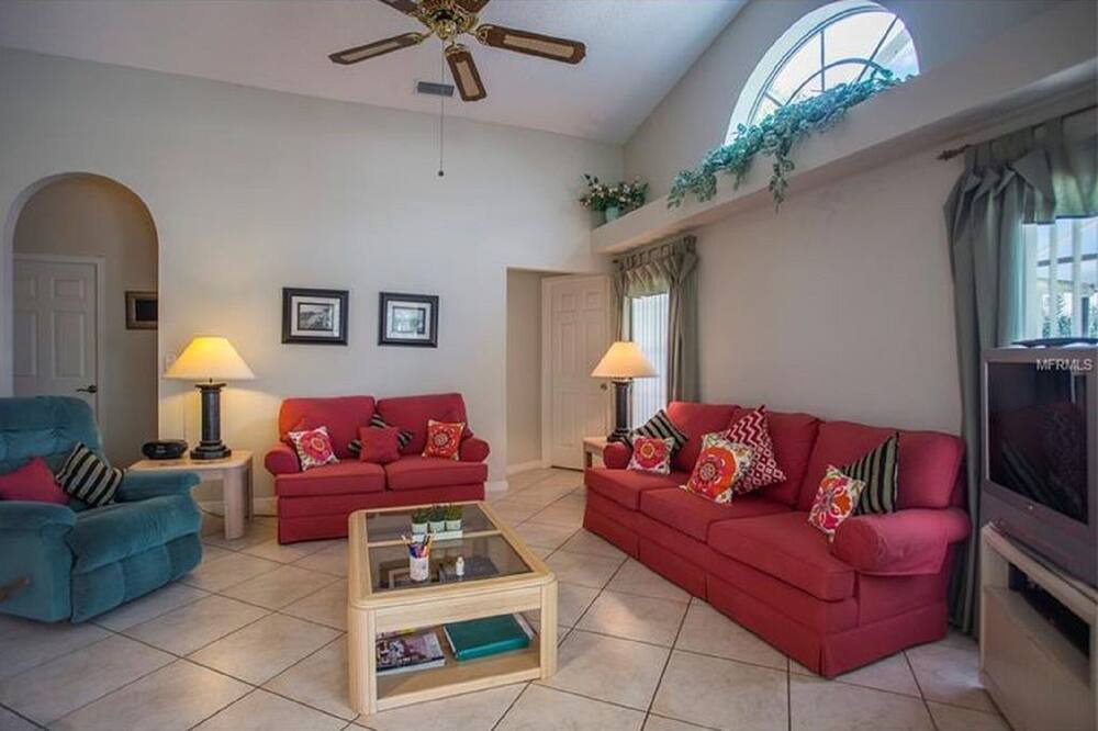 Photo of Livingroom in Bridgewater Crossing