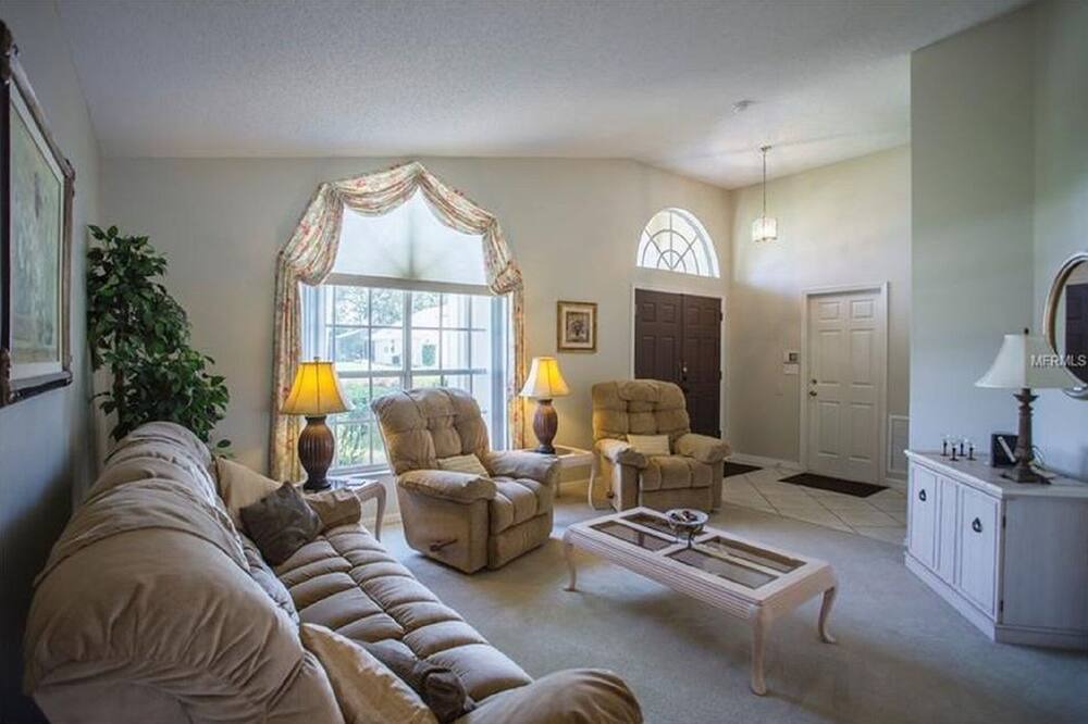 Photo of Livingroom in Bridgewater Crossing